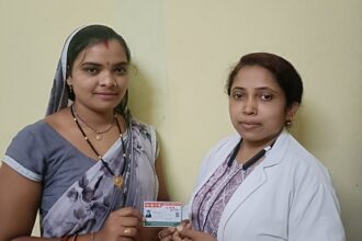 सुभासिनी, पिंकी, कौशल को आयुष्मान कार्ड मिलते ही चेहरों पर आईं मुस्कान