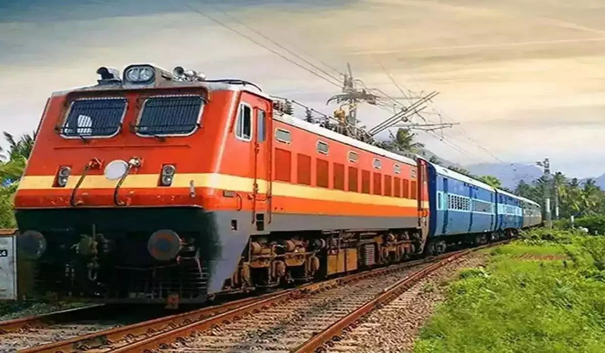 Indian Railways : यात्रीगण कृप्या ध्यान दें, रेल यात्रा के दौरान FREE मिलती है ये सुविधाएं… नहीं जानते है तो अब जान लीजिए