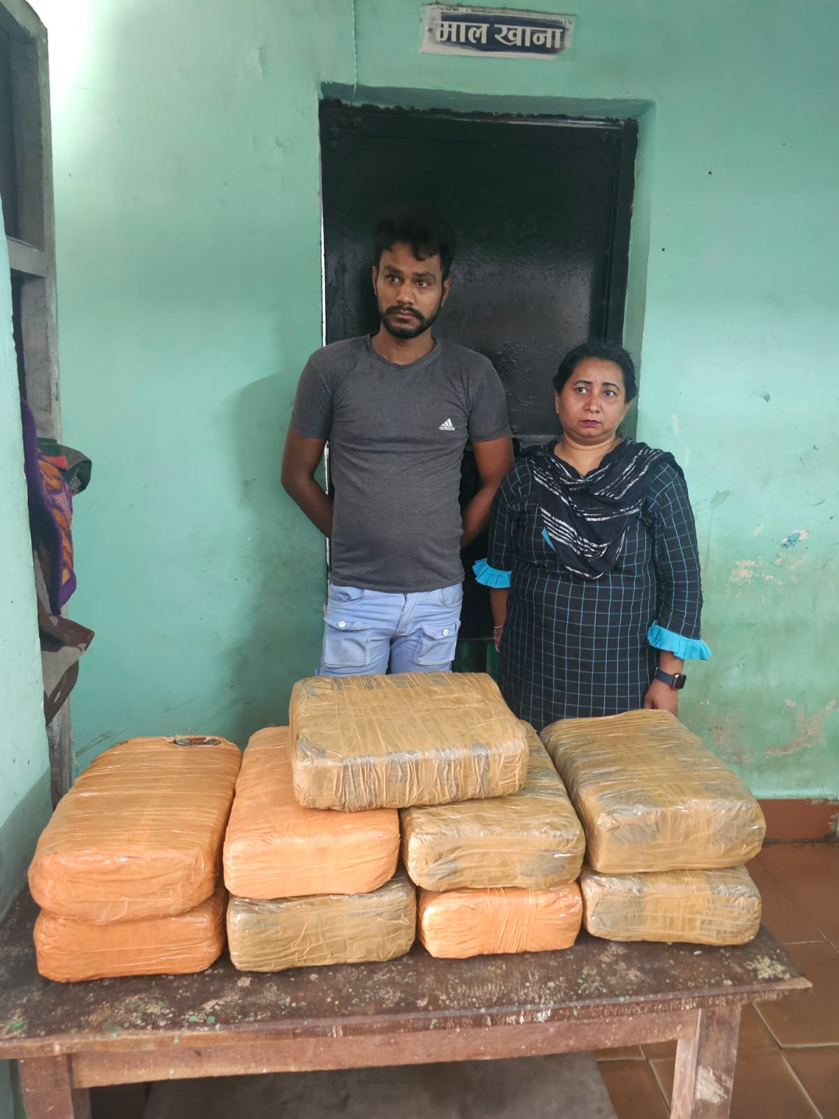 18 किलोग्राम गांजा के साथ महिला आरोपी सहित कुल 2 अंतर्राज्यीय आरोपी गिरफ्तार