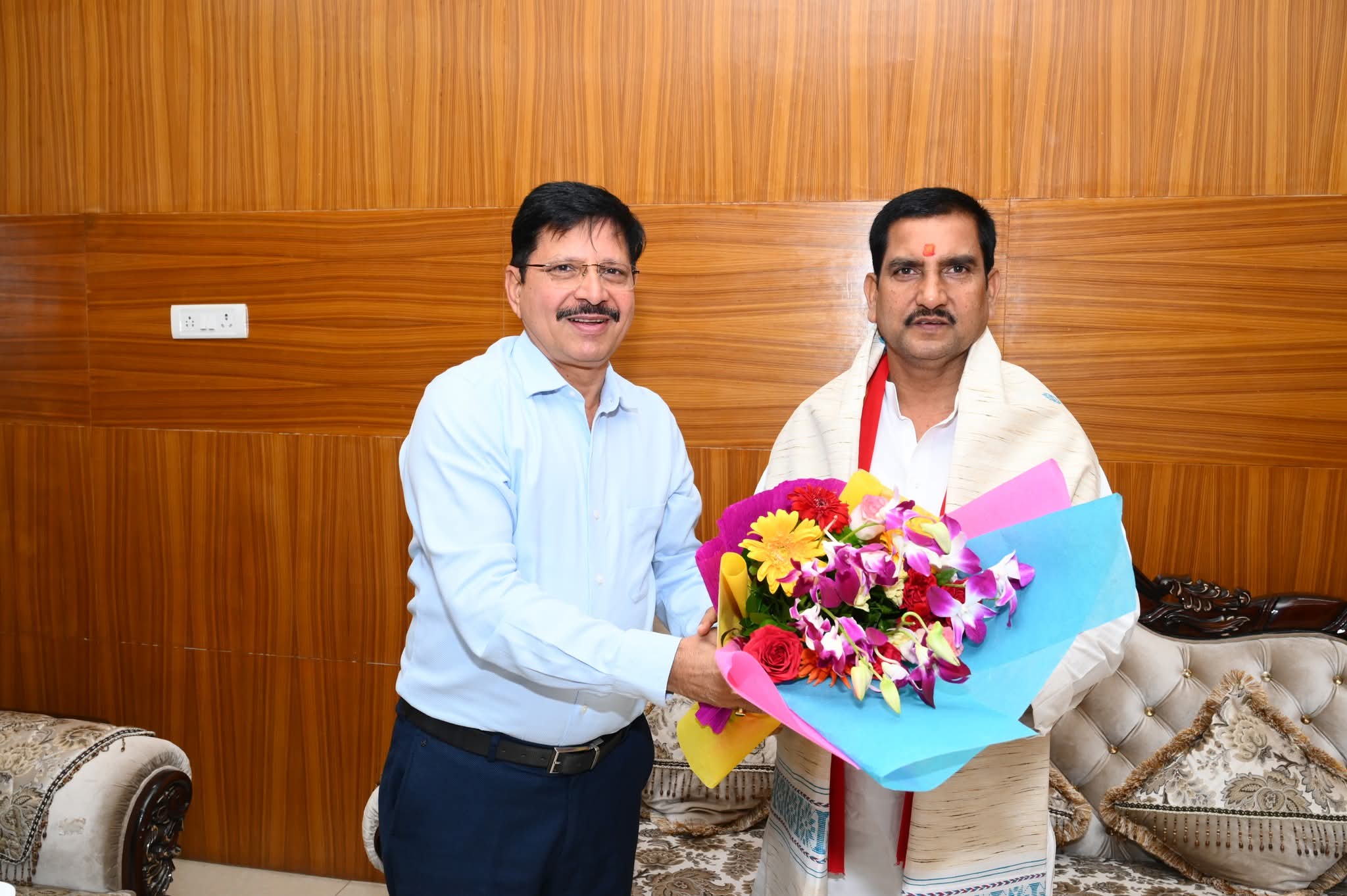 SECL सीएमडी ने आवासन और शहरी कार्य राज्य मंत्री से की सौजन्य भेंट