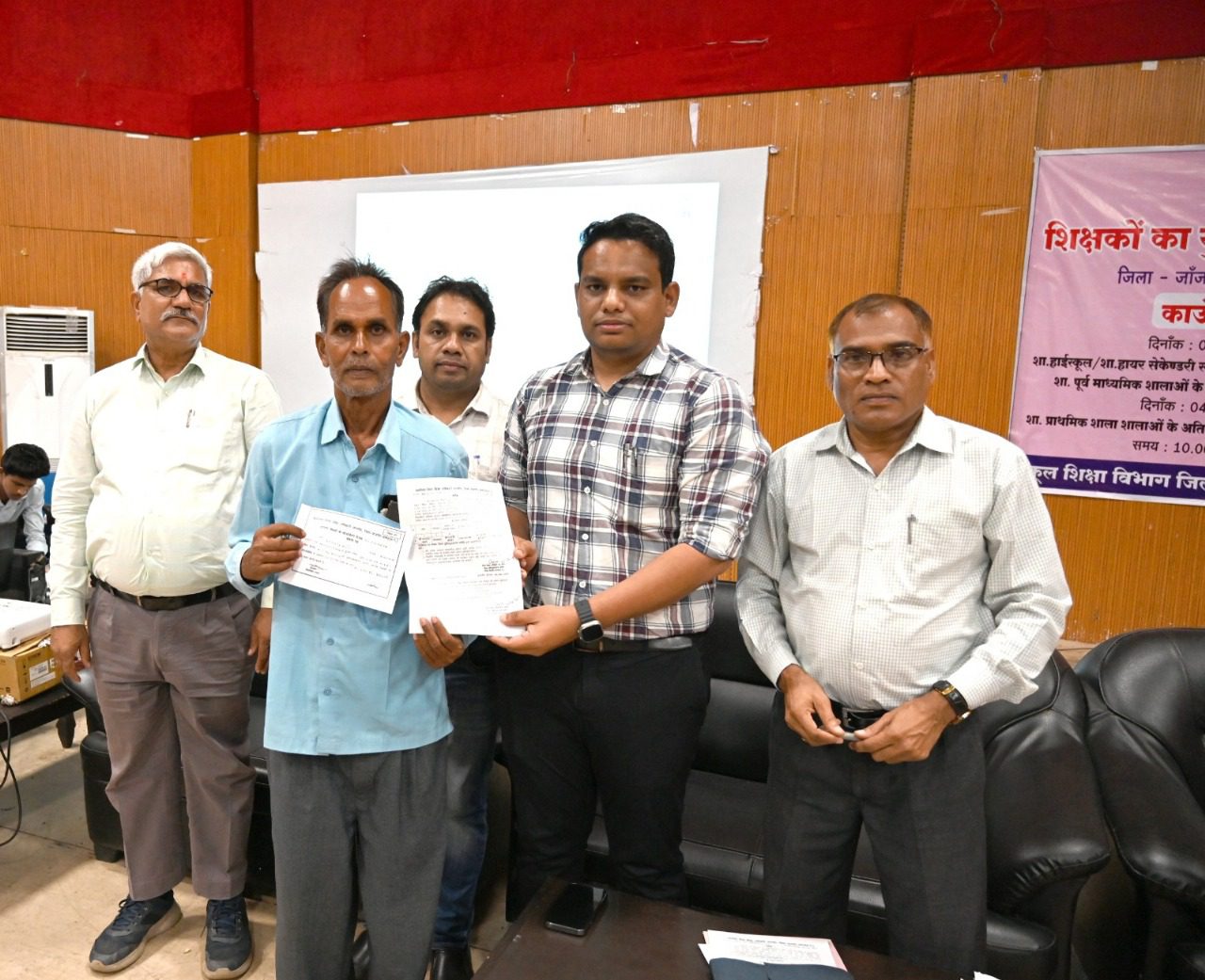 जांजगीर: हाई स्कूल एवं हायर सेकेंडरी स्कूलों के अतिशेष व्याख्याताओं की काउंसिलिंग का हुआ आयोजन, स्कूल चयन के पश्चात दिया गया पदस्थापना आदेश पत्र