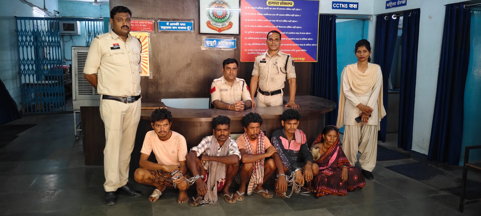 Raigarh Crime: ब्लाइंड मर्डर का सनसनीखेज खुलासा, हत्या कर घटना को एक्सीडेंट का रूप देने, शव को नाले के पास छोड़ा, एक नाबालिग समेत 6 आरोपी गिरफ्तार