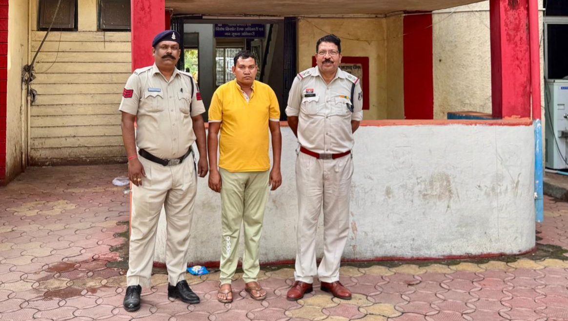 पुलिस ने नौकरी लगाने का झांसा देकर लाखों रुपये ठगने वाले आरोपी मुकेश साहू को किया गिरफ्तार