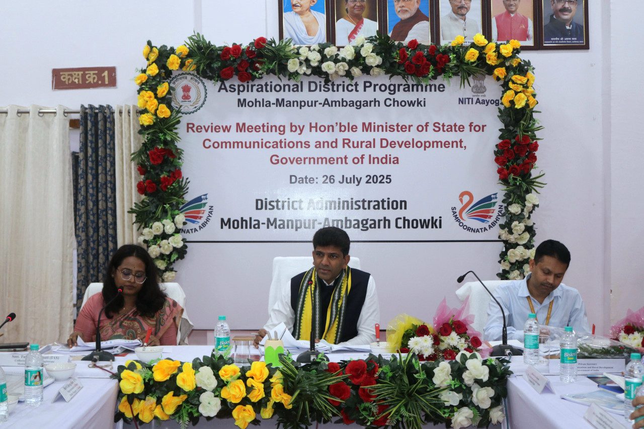 केंद्रीय राज्य मंत्री डॉ. चंद्रशेखर ने मोहला-मानपुर-अंबागढ़ का किया दौरा