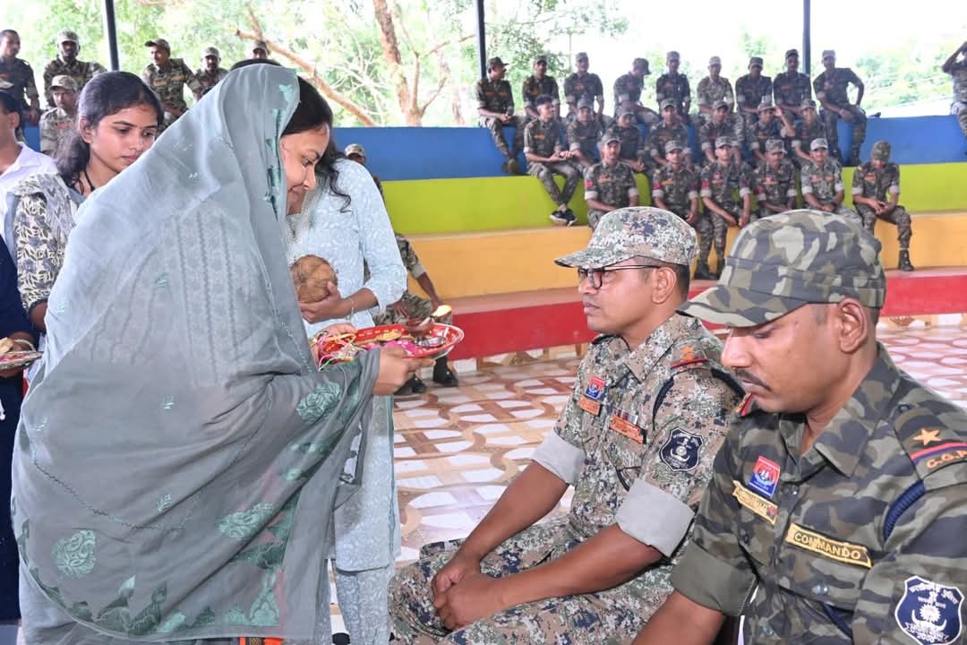 मंत्री श्रीमती राजवाड़े ने कारली पहुंचकर सुरक्षा बल के जवानों को राखी बांधकर शुभकामनाएं दीं