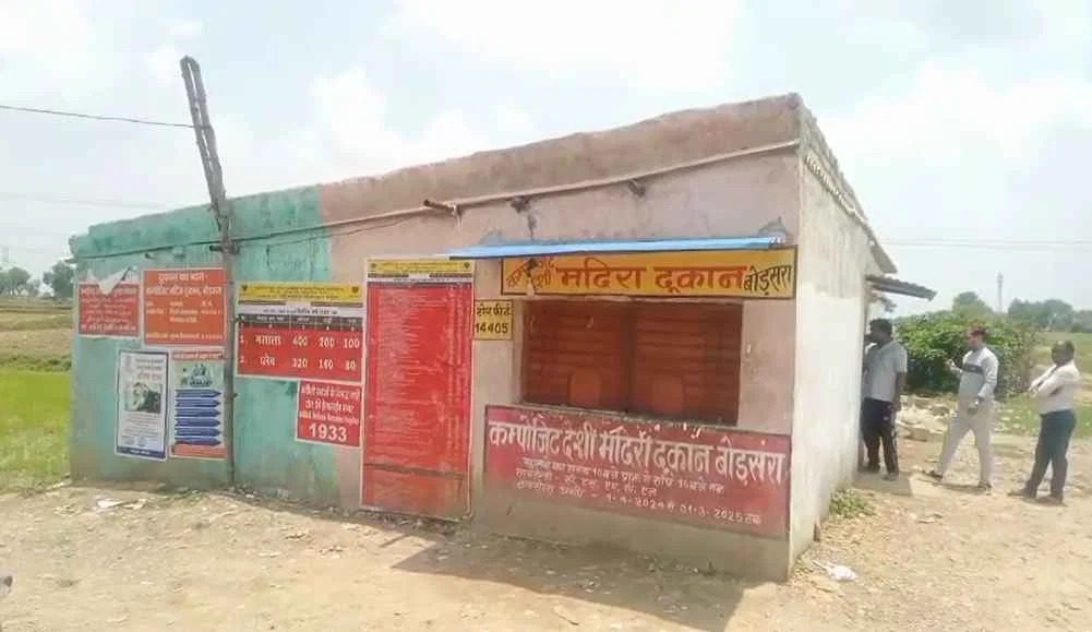 CG ब्रेकिंग: शराब दुकान में ढाई लाख कैश की चोरी, सुरक्षा कर्मियों को भनक तक नहीं लगी