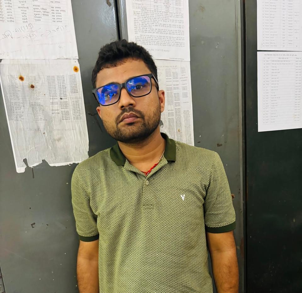 अकाउंटेंट ने किया एक करोड़ से ज्यादा का गबन, आरोपी गिरफ्तार