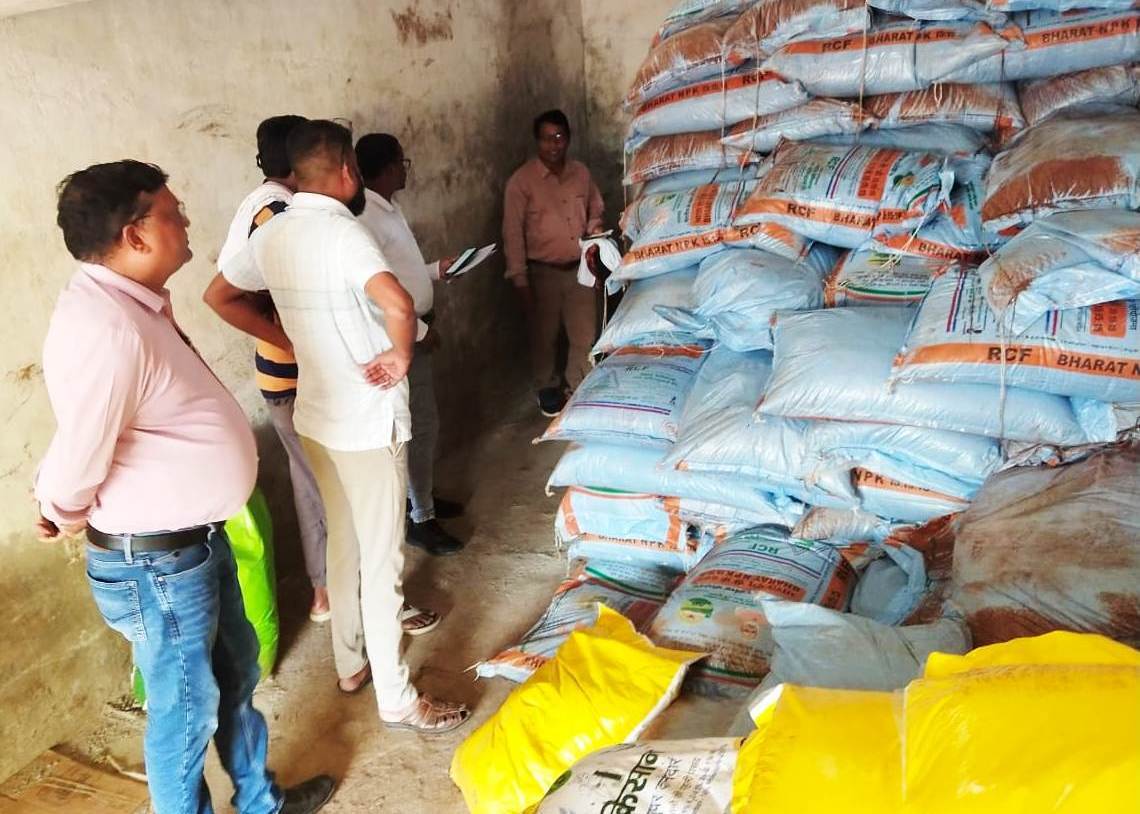 कालाबाजारी पर नकेल, किसानों को निर्धारित दर 266 रुपए में दिलाई यूरिया