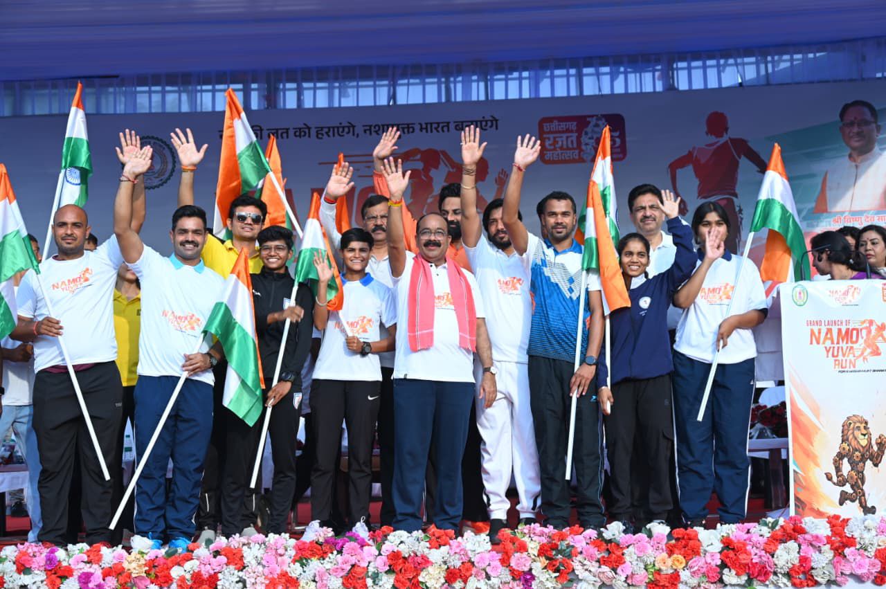 Deputy CM अरुण साव ने झंडी दिखाकर ‘नमो युवा रन’ का किया शुभारंभ, ऐतिहासिक दौड़ में 10 हजार से अधिक युवाओं का दिखा जोश और जज्बा