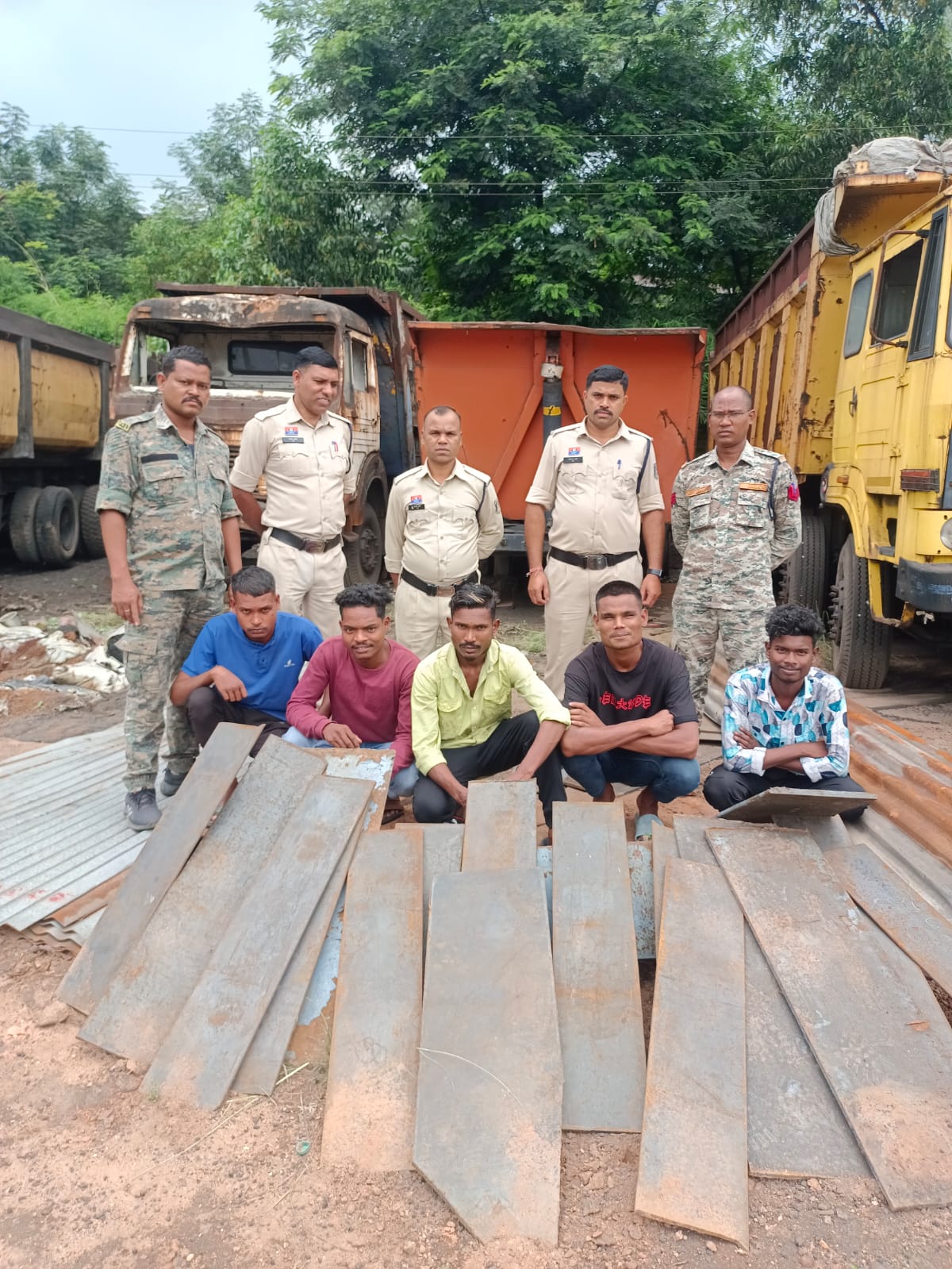 रायगढ़ पुलिस ने लोहा चोरी करने वाले संगठित गिरोह का किया पर्दाफाश, प्लांट से चोरी लोहे प्लेट के साथ पांच आरोपी गिरफ्तार