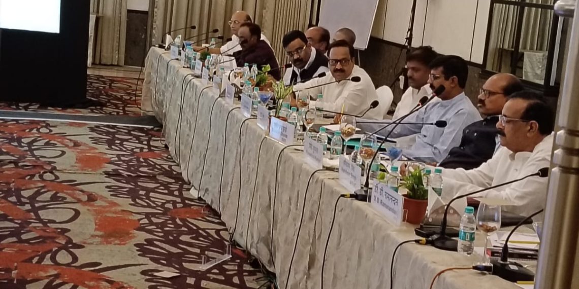 कोलकाता में शुरू हुई मानकीकरण समिति की छठवीं बैठक दोपहर चल रही, बोनस को लेकर चर्चाएं तेज़,देर रात तक चलने की संभावना