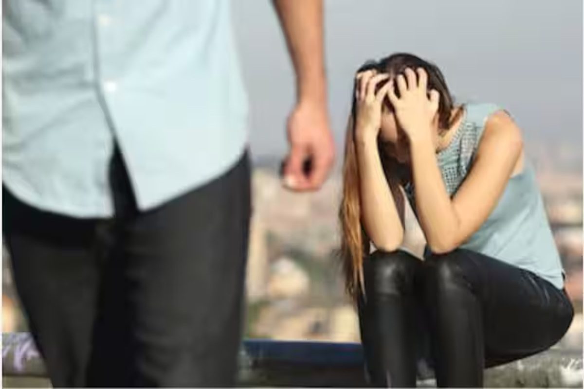 पति की कमजोरी का फायदा उठाता है जेठ, आधी रात करता है ये डिमांड, विरोध करने पर बोला- मेरे से ही पूरी कर लो अपनी..