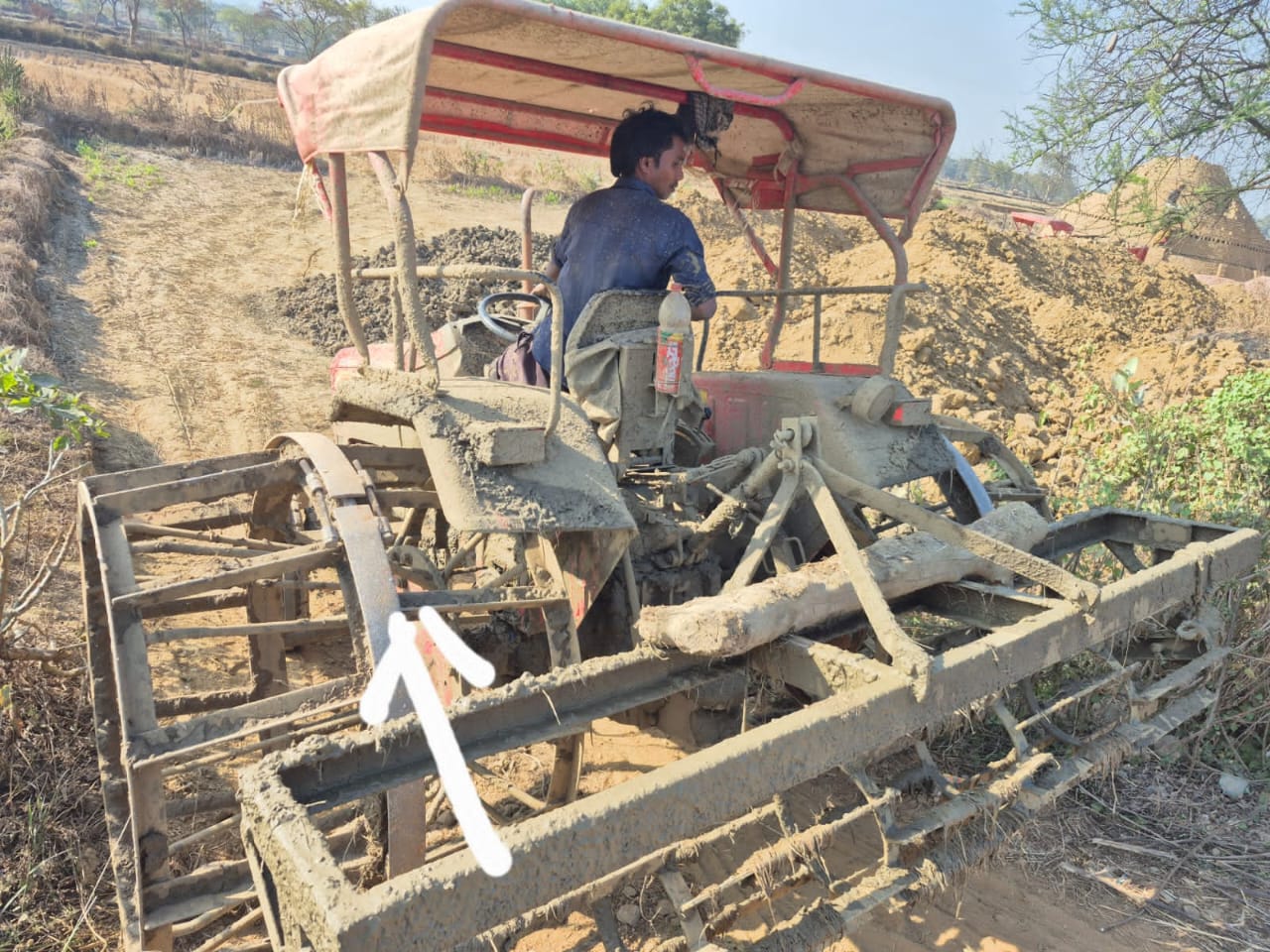 रबी फ़सल के दौरान डबल कैज़व्हील में पट्टी लगाने पर ख़राब होने से बच सकता है सड़क