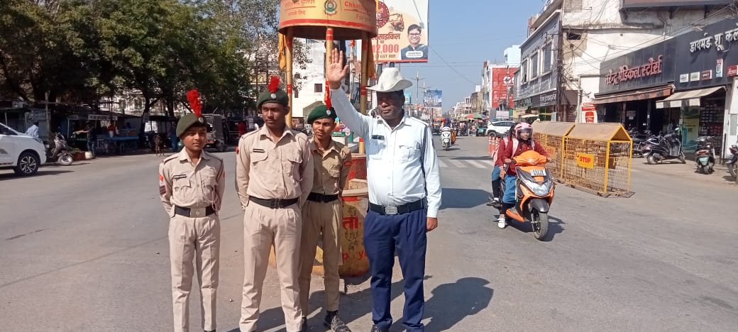 37वें सड़क सुरक्षा माह के तहत जांजगीर में NCC छात्रों को दी गई यातायात जागरूकता की जानकारी