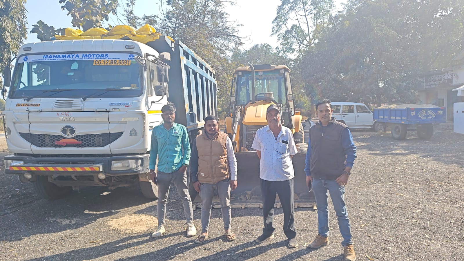 बम्हनीडीह में अवैध रेत उत्खनन, भंडारण पर कार्रवाई, जेसीबी व हाईवा जब्त