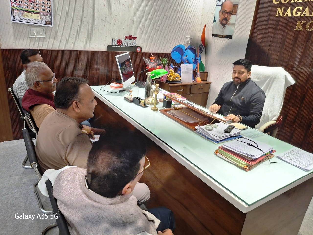 प्रधानमंत्री सूर्यघर मुफ्त बिजली योजना अंतर्गत दुकानों, प्रतिष्ठानों, घरों में सोलर पैनल लगवाने आगे आएं व्यवसायीबंधु – आयुक्त