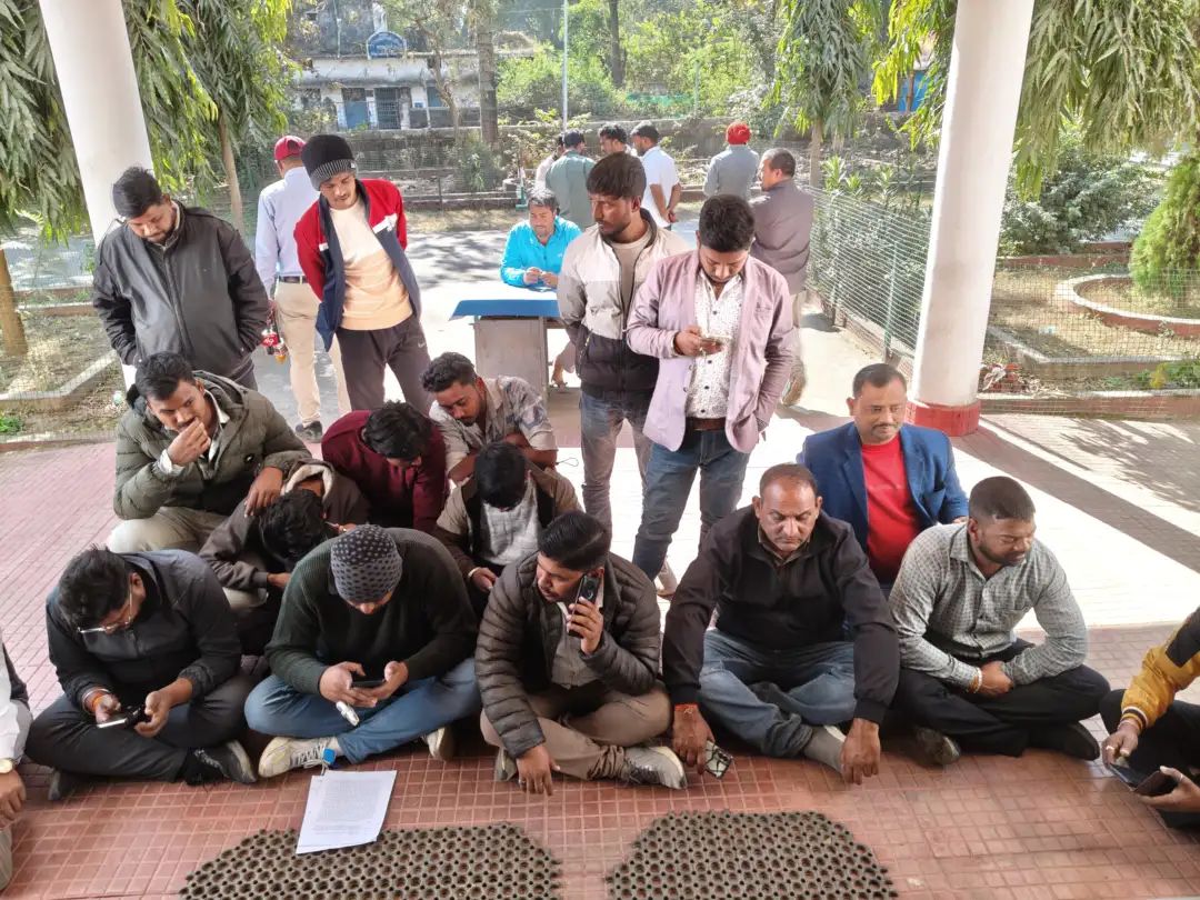 मंत्री रामविचार नेताम पर आपत्तिजनक टिप्पणी मामला : यू-ट्यूबर आकांक्षा टोप्पो के खिलाफ FIR की मांग, थाने में धरने पर बैठे कार्यकर्ता