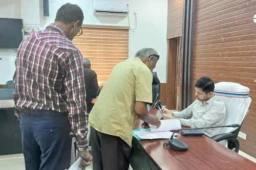 पीएम किसान सम्मान निधि की राशि नहीं मिलने से किसान परेशान, दिया आवेदन