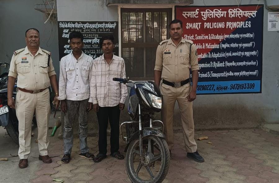 Korba Crime: रात 2 बजे लूट, बाइक और नकदी लेकर फरार आरोपी गिरफ्तार