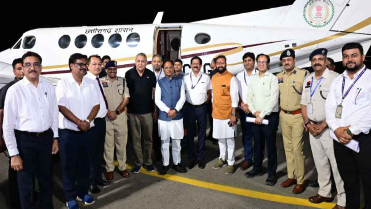 बिलासा देवी केवट एयरपोर्ट से रात्रि उड़ान सेवा का शुभारंभ: मुख्यमंत्री श्री साय ने भरी पहली नाइट फ्लाइट