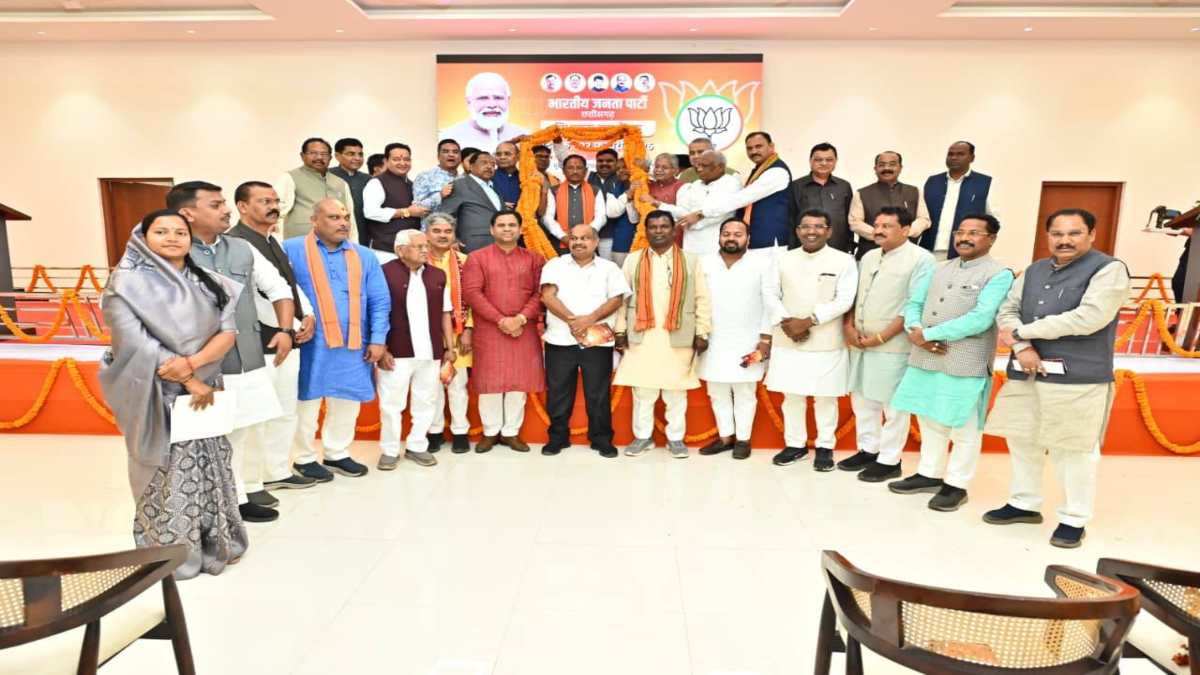 CM निवास में बुलाई गई भाजपा विधायक दल की बैठक, कई मुद्दों पर होगी चर्चा